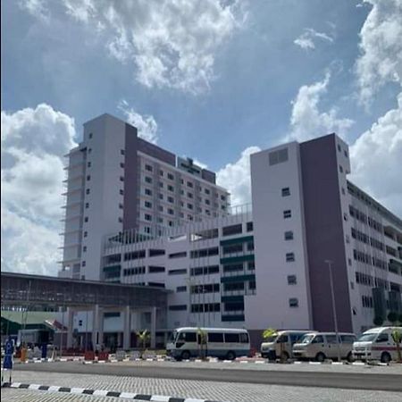 Serapi Verdure Hotel Kuching Extérieur photo