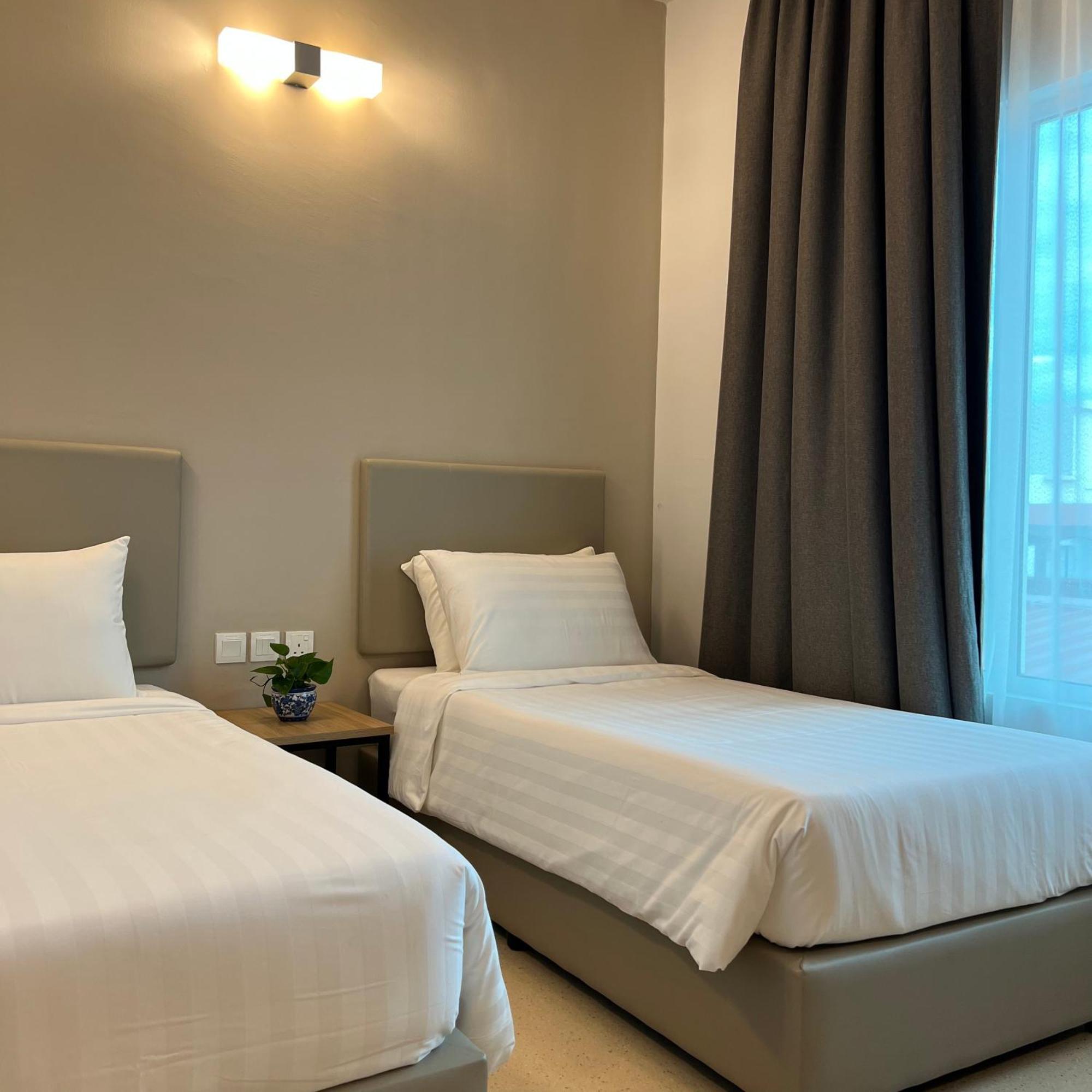 Serapi Verdure Hotel Kuching Extérieur photo
